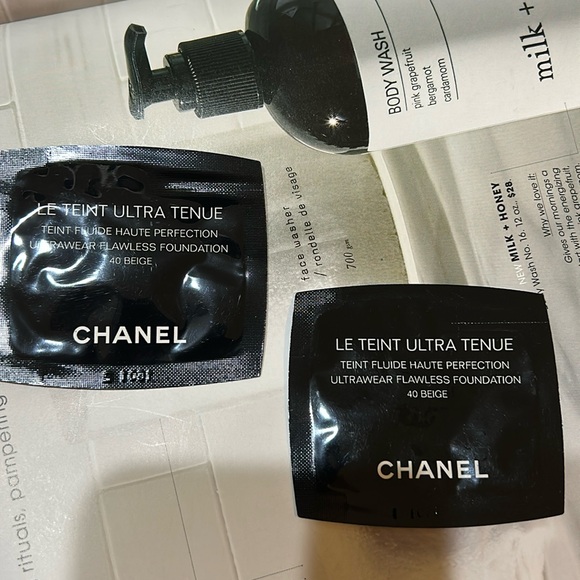 CHANEL Other - CHANEL Le teint ultra tenue teint ultrawear Flawless Foundation 40 beige